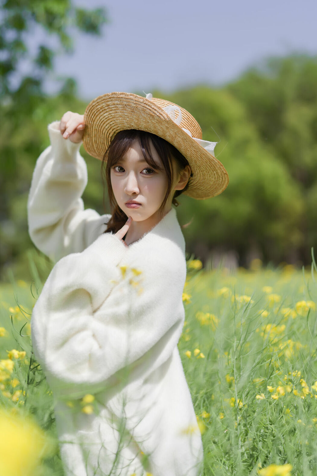 YiTuYu艺图语 Vol.8968 Bing Leng Qi E (33P)