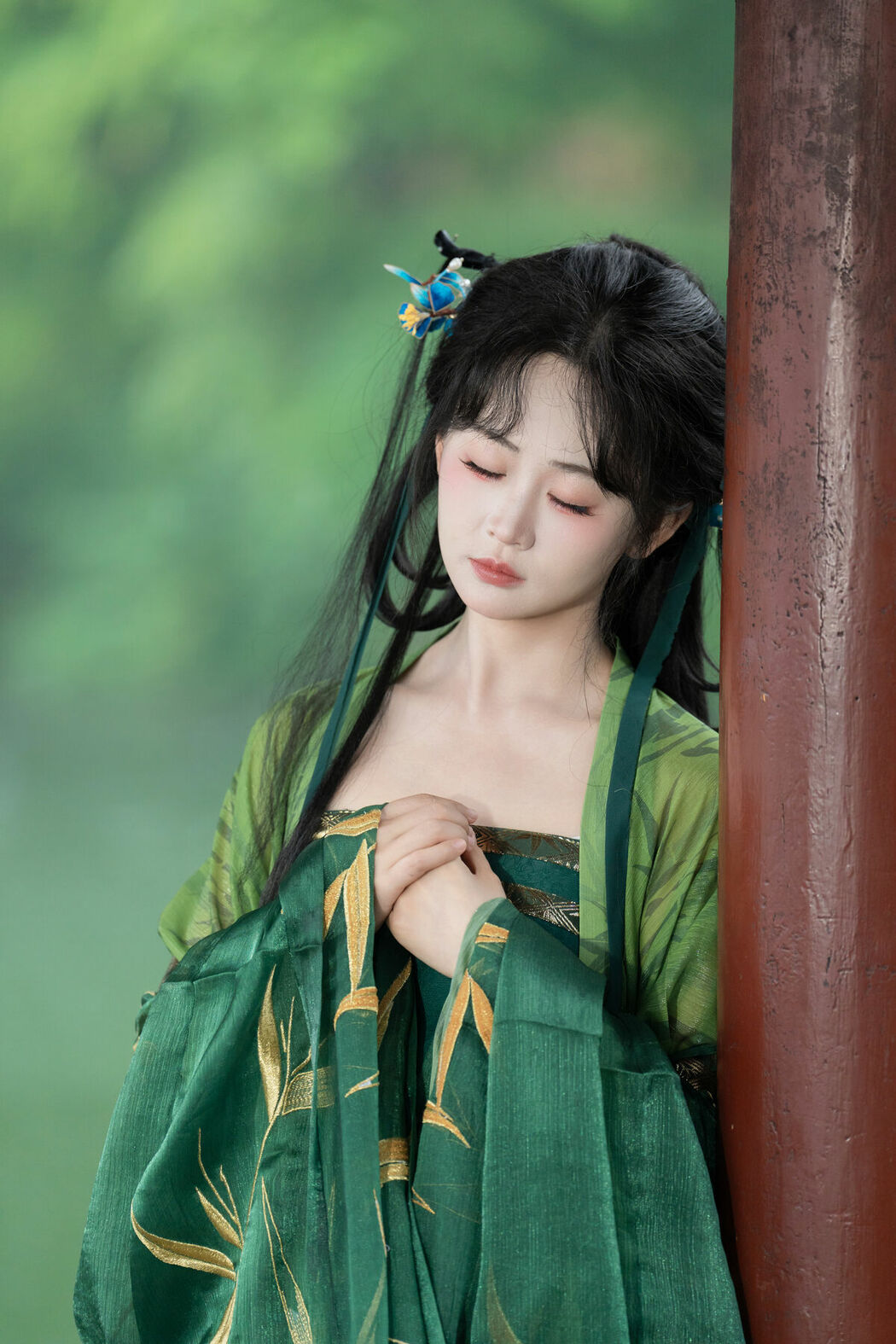 YiTuYu艺图语 Vol.8970 Jiao Yi Zhi Sui Sui (33P)