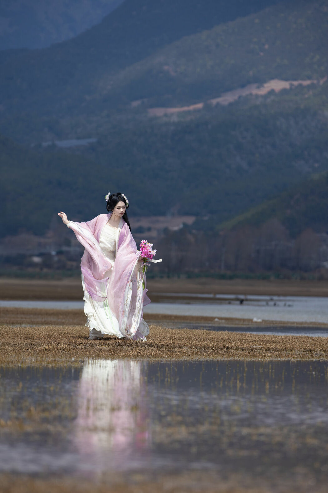 YiTuYu艺图语 Vol.8976 Wan Jiang Ting (34P)