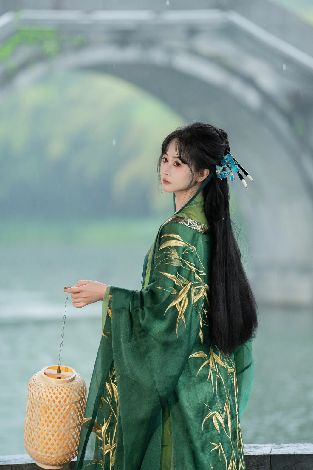 YiTuYu艺图语 Vol.8970 Jiao Yi Zhi Sui Sui (33P)