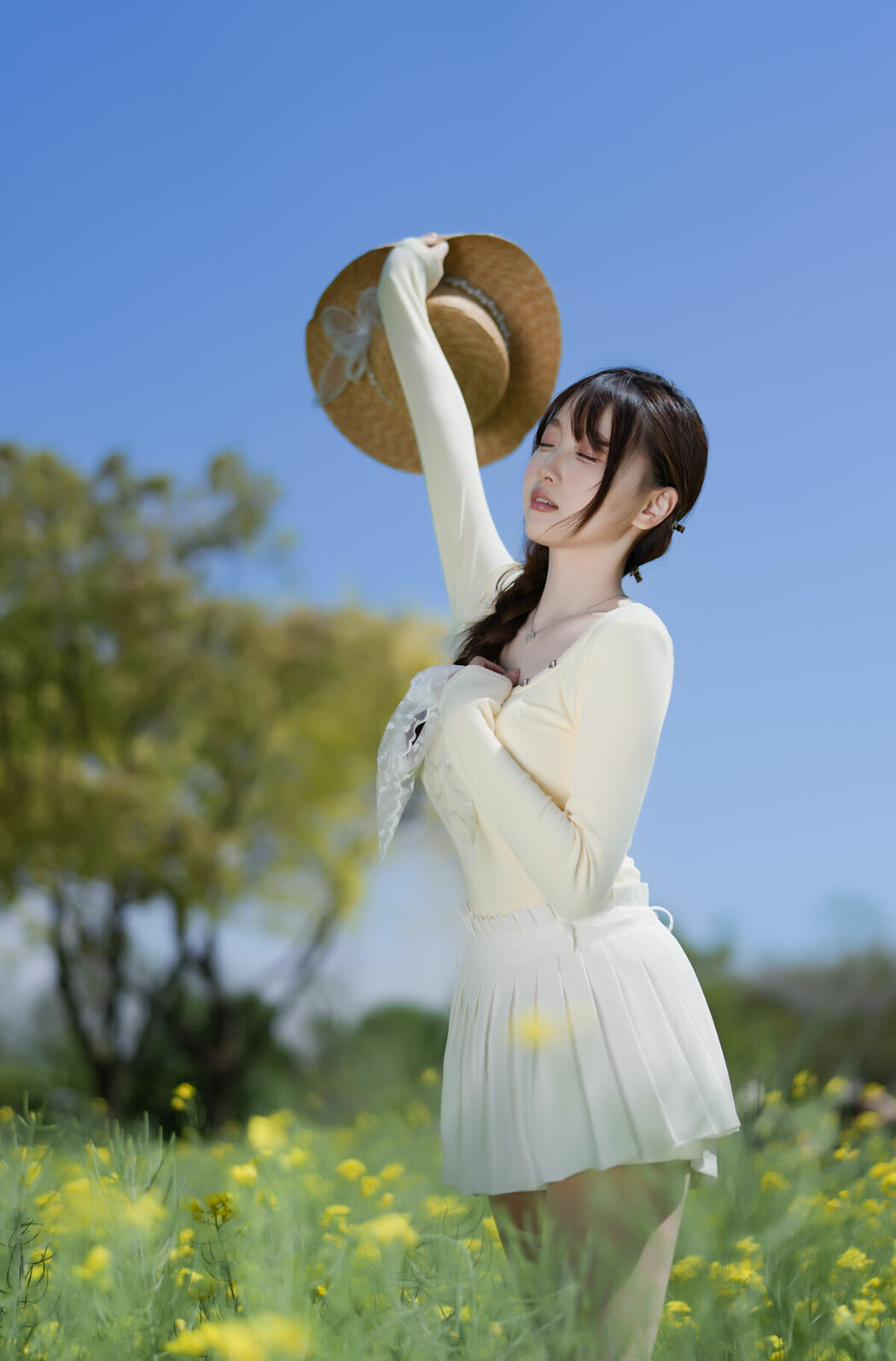 YiTuYu艺图语 Vol.8968 Bing Leng Qi E (33P)