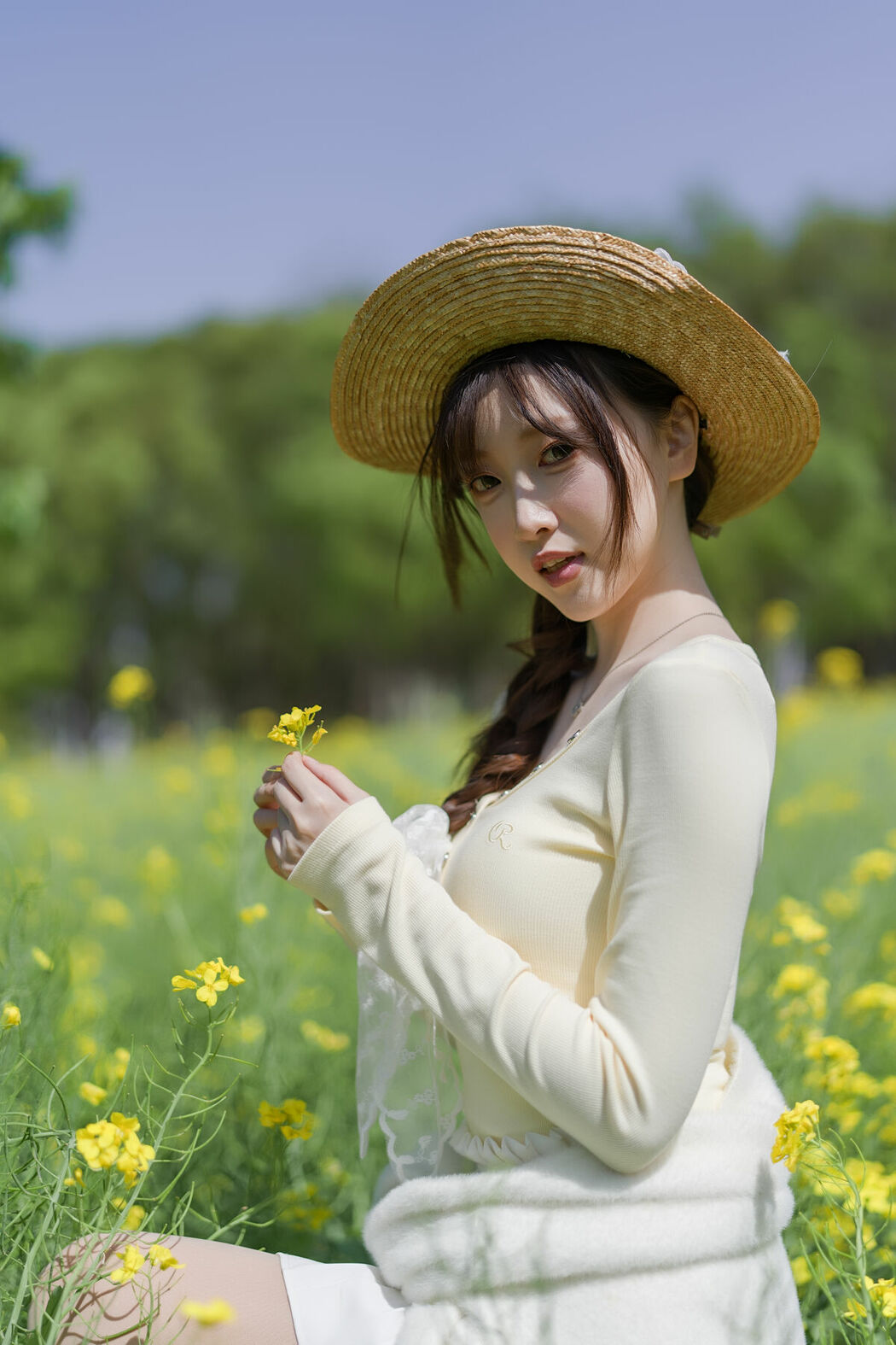 YiTuYu艺图语 Vol.8968 Bing Leng Qi E (33P)