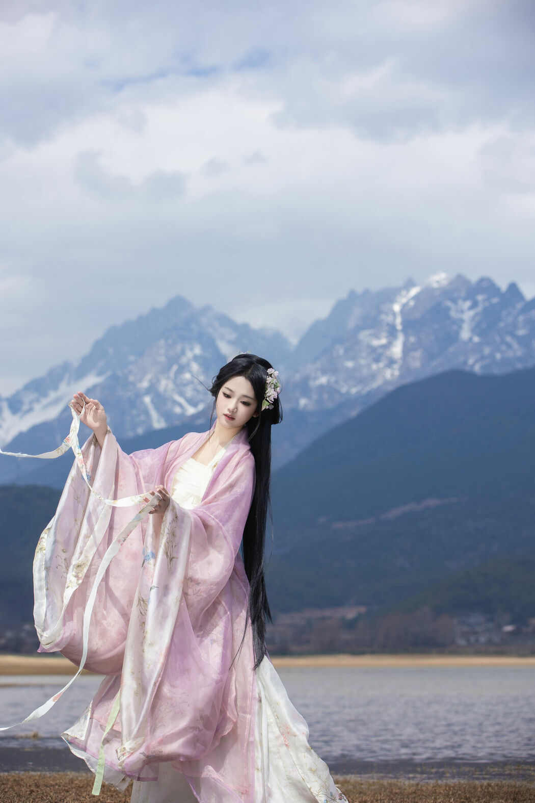 YiTuYu艺图语 Vol.8976 Wan Jiang Ting (34P)