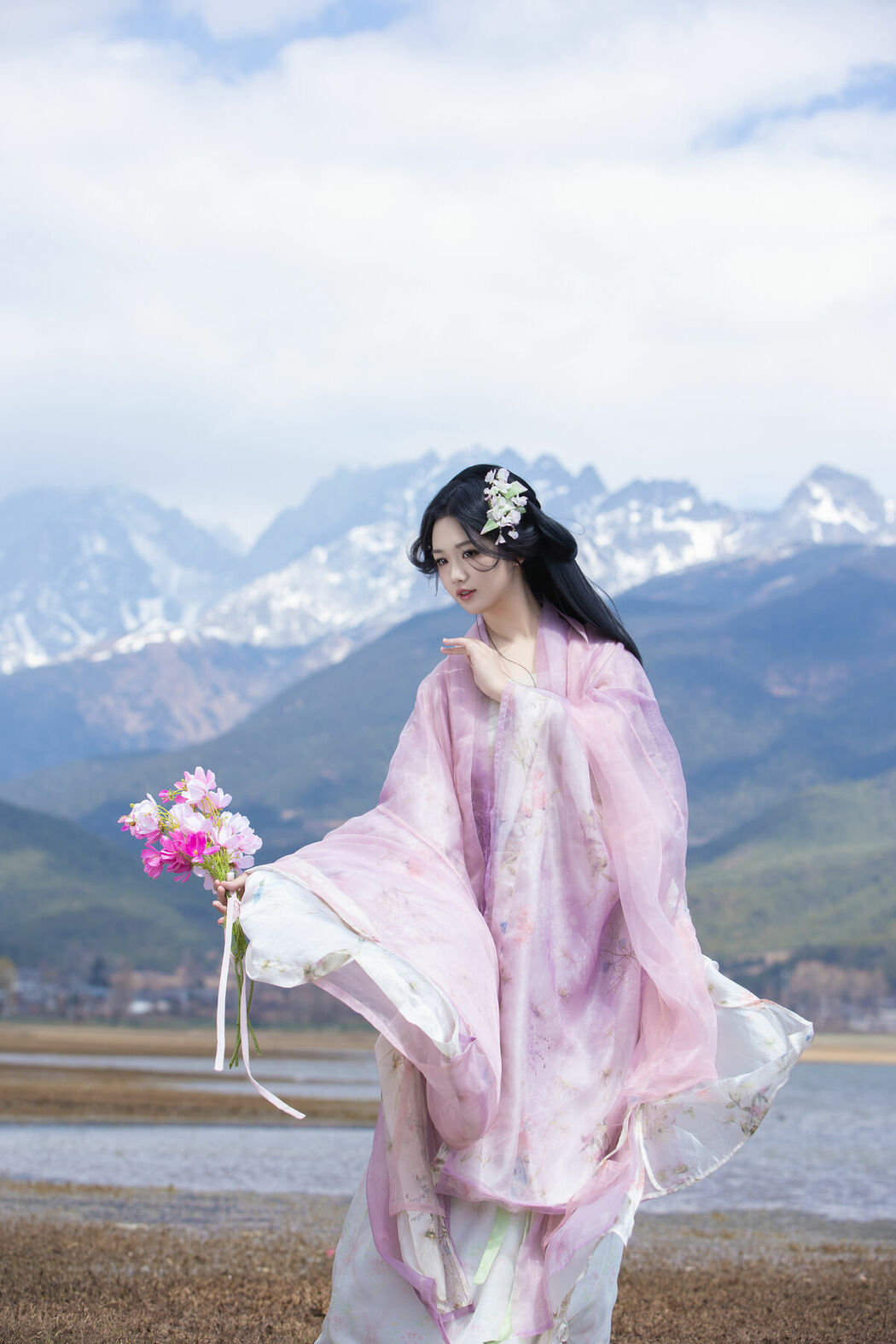 YiTuYu艺图语 Vol.8976 Wan Jiang Ting (34P)