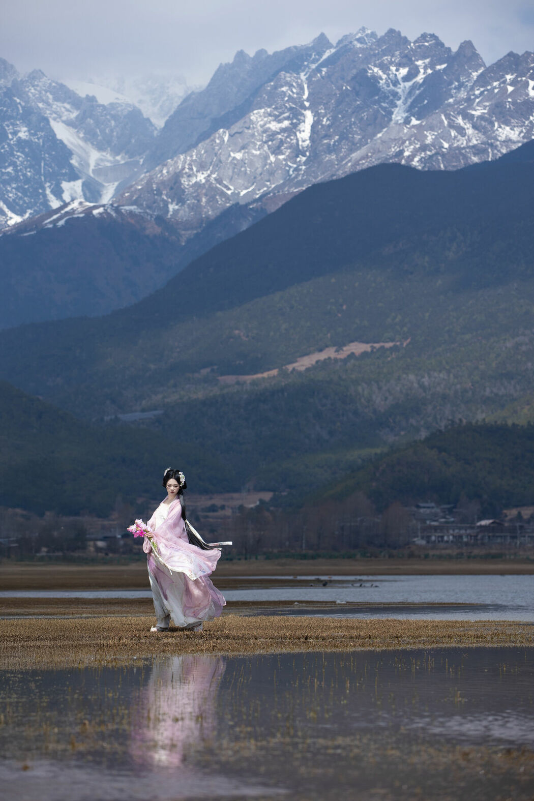 YiTuYu艺图语 Vol.8976 Wan Jiang Ting (34P)