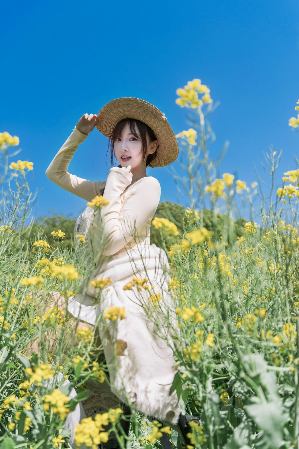 YiTuYu艺图语 Vol.8968 Bing Leng Qi E (33P)