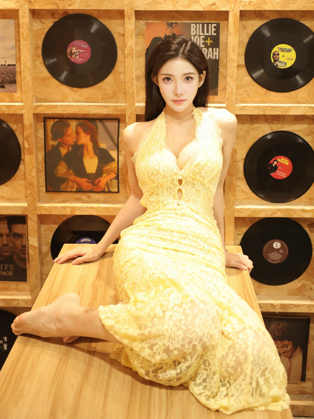 XiuRen秀人网 Uncensored Li Shuang Er 梨霜儿 – R18 秀人网模特 黑胶唱片 Part01 (58P)