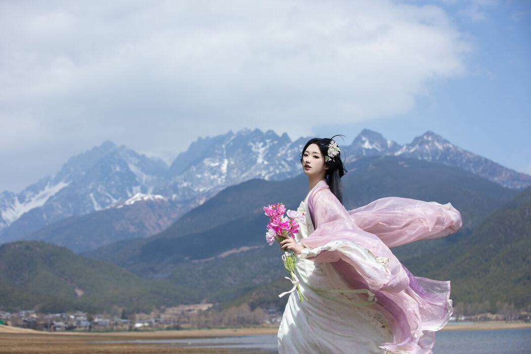 YiTuYu艺图语 Vol.8976 Wan Jiang Ting (34P)