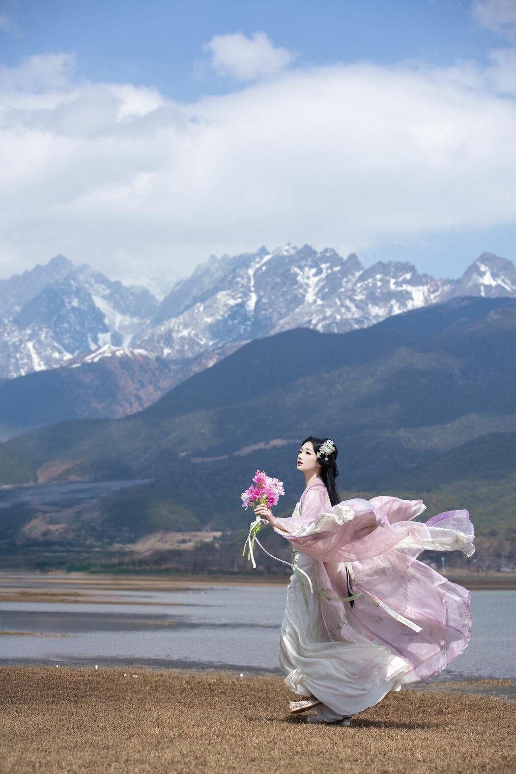 YiTuYu艺图语 Vol.8976 Wan Jiang Ting (34P)