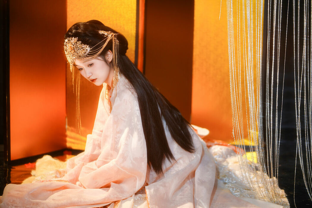 YiTuYu艺图语 Vol.8981 Zi Yu He Dian Tian De Ya (22P)