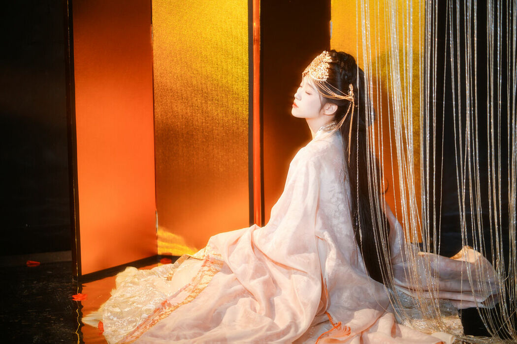 YiTuYu艺图语 Vol.8981 Zi Yu He Dian Tian De Ya (22P)