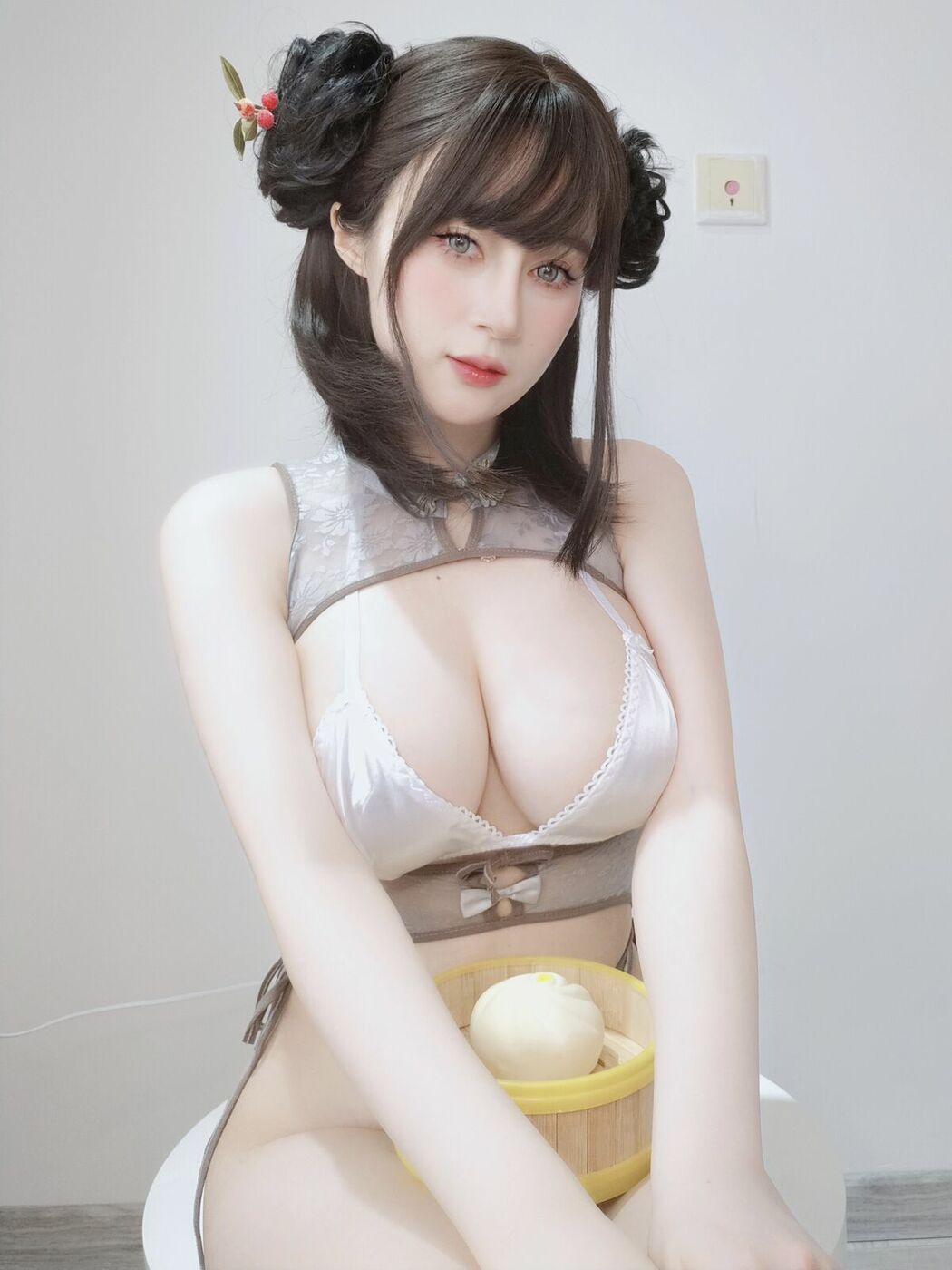 Coser@白银81 – Fantia 2024.10 中華娘 紫色の奥さん Part01 (51P – 5V)