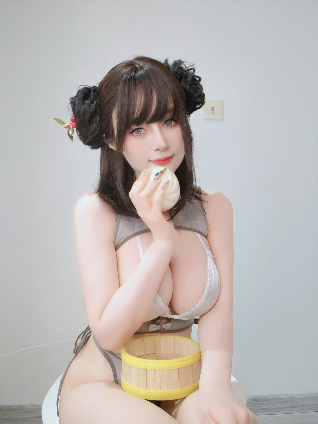 Coser@白银81 – Fantia 2024.10 中華娘 紫色の奥さん Part01 (51P – 5V)