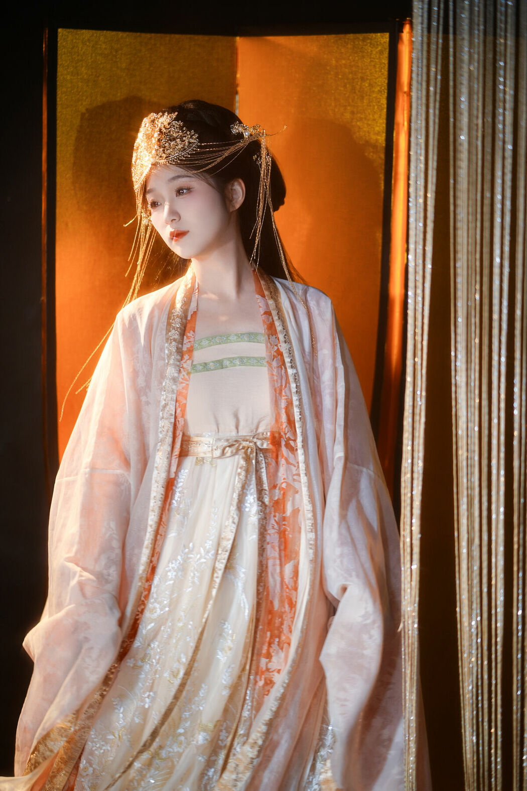 YiTuYu艺图语 Vol.8981 Zi Yu He Dian Tian De Ya (22P)