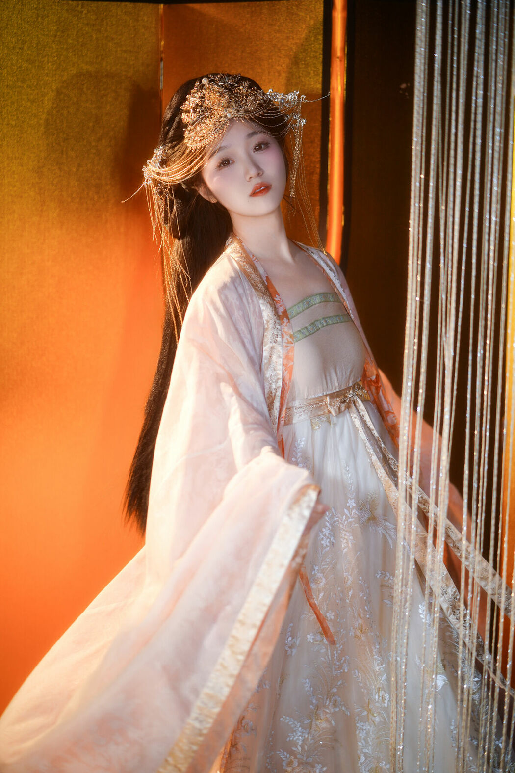 YiTuYu艺图语 Vol.8981 Zi Yu He Dian Tian De Ya (22P)