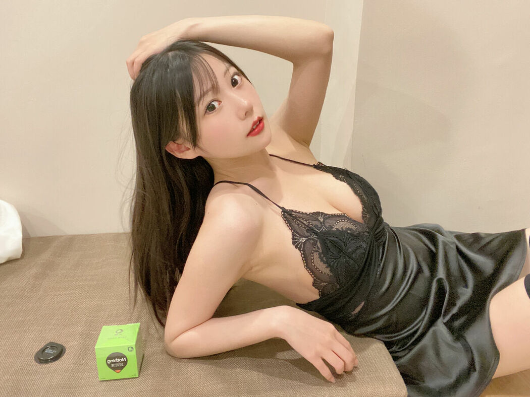 Coser@香草喵露露 – 大象黑色吊带睡衣 (26P)