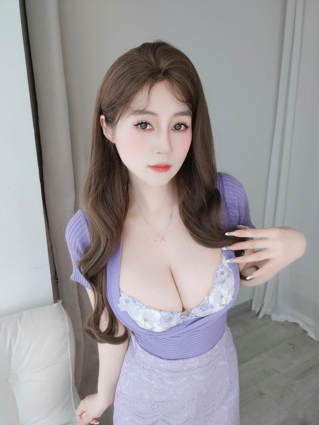 Coser@白银81 – Fantia 2024.10 中華娘 紫色の奥さん Part02 (51P)