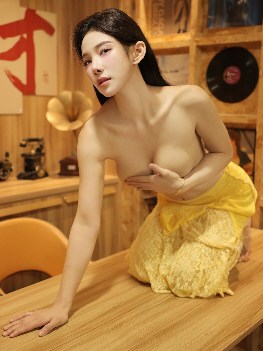 XiuRen秀人网 Uncensored Li Shuang Er 梨霜儿 – R18 秀人网模特 黑胶唱片 Part02 (57P)