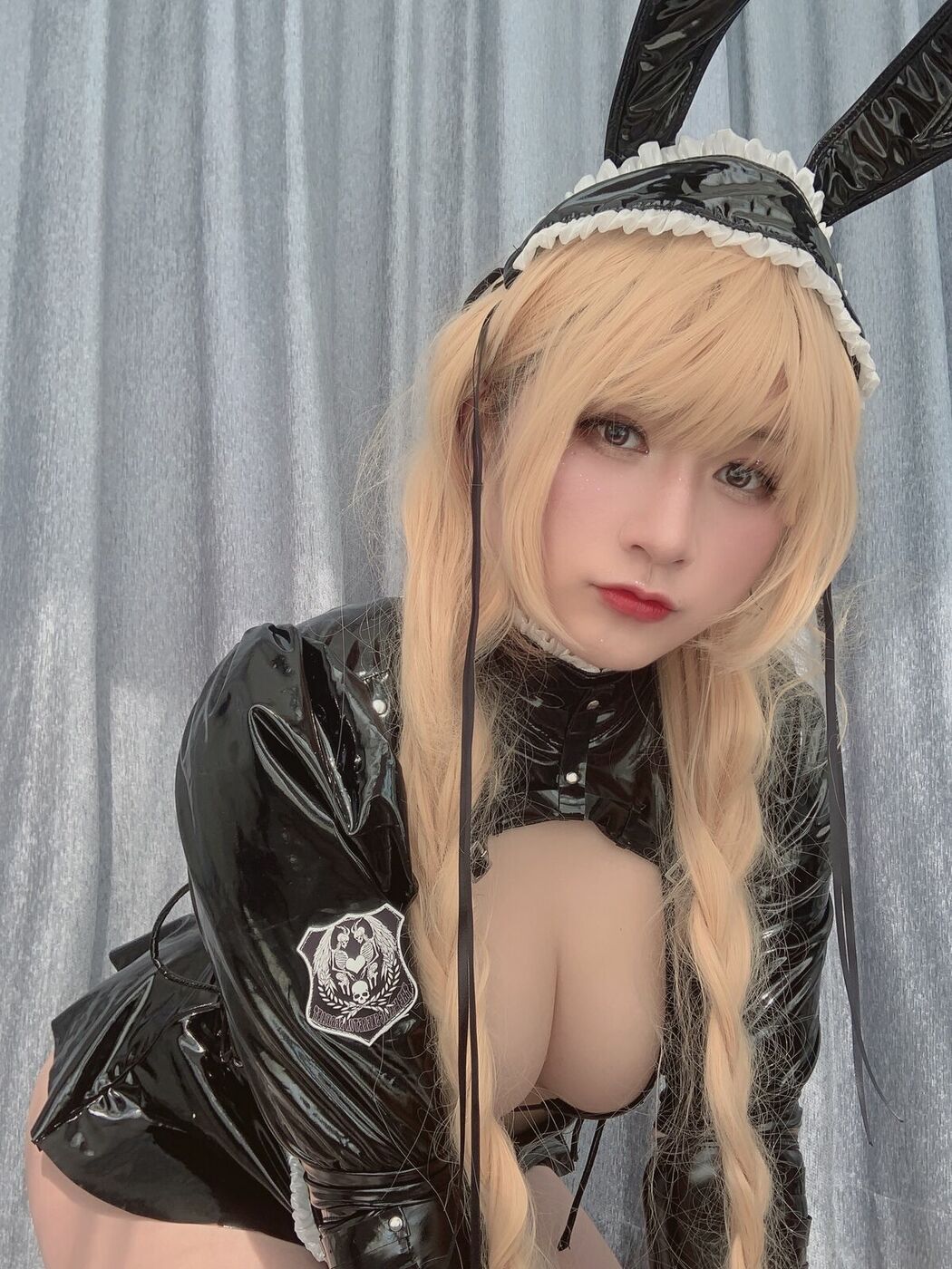 Coser@Zyra秋 – 黑色兔子 (27P – 5V)