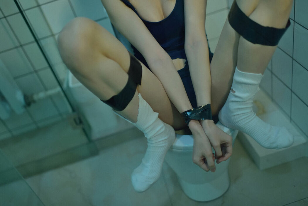 Coser@NAGISA魔物喵 – 便所秘密 Part03 (68P)