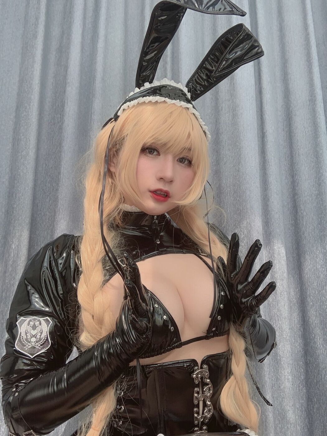 Coser@Zyra秋 – 黑色兔子 (27P – 5V)