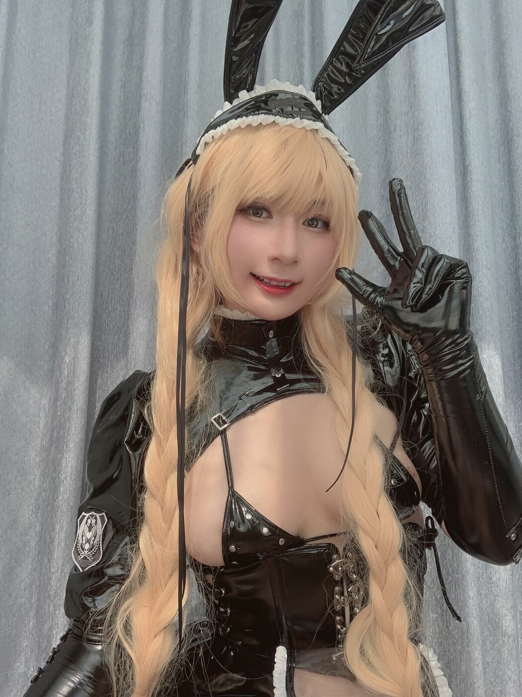 Coser@Zyra秋 – 黑色兔子 (27P – 5V)