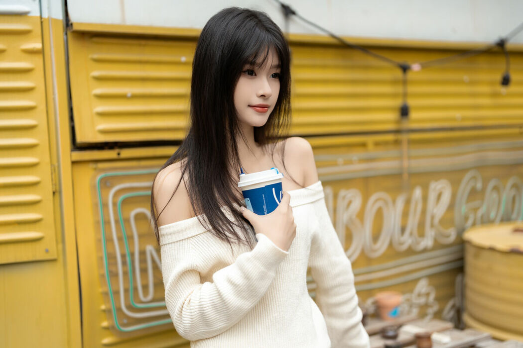 YiTuYu艺图语 Vol.8999 Xiao Le Ge Fei Xiang (33P)