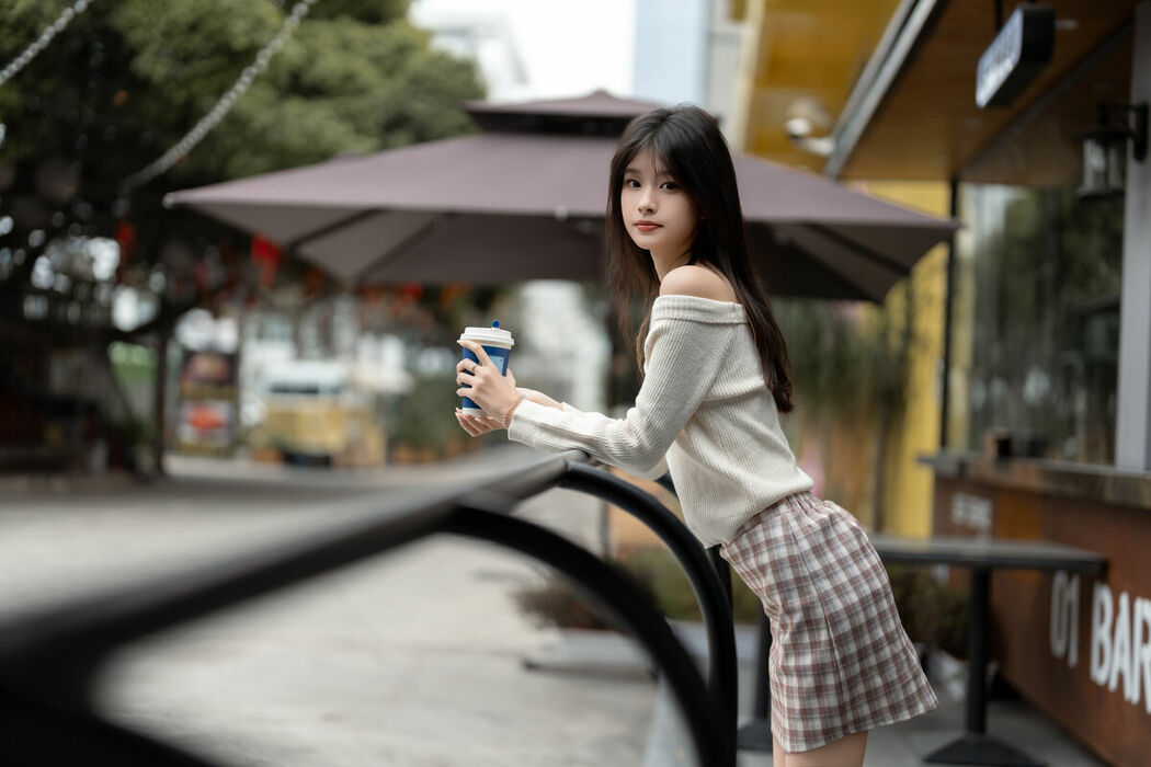 YiTuYu艺图语 Vol.8999 Xiao Le Ge Fei Xiang (33P)