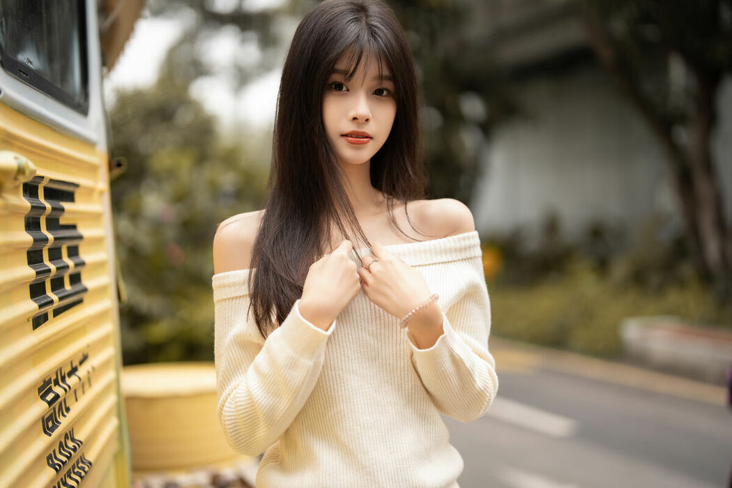 YiTuYu艺图语 Vol.8999 Xiao Le Ge Fei Xiang (33P)