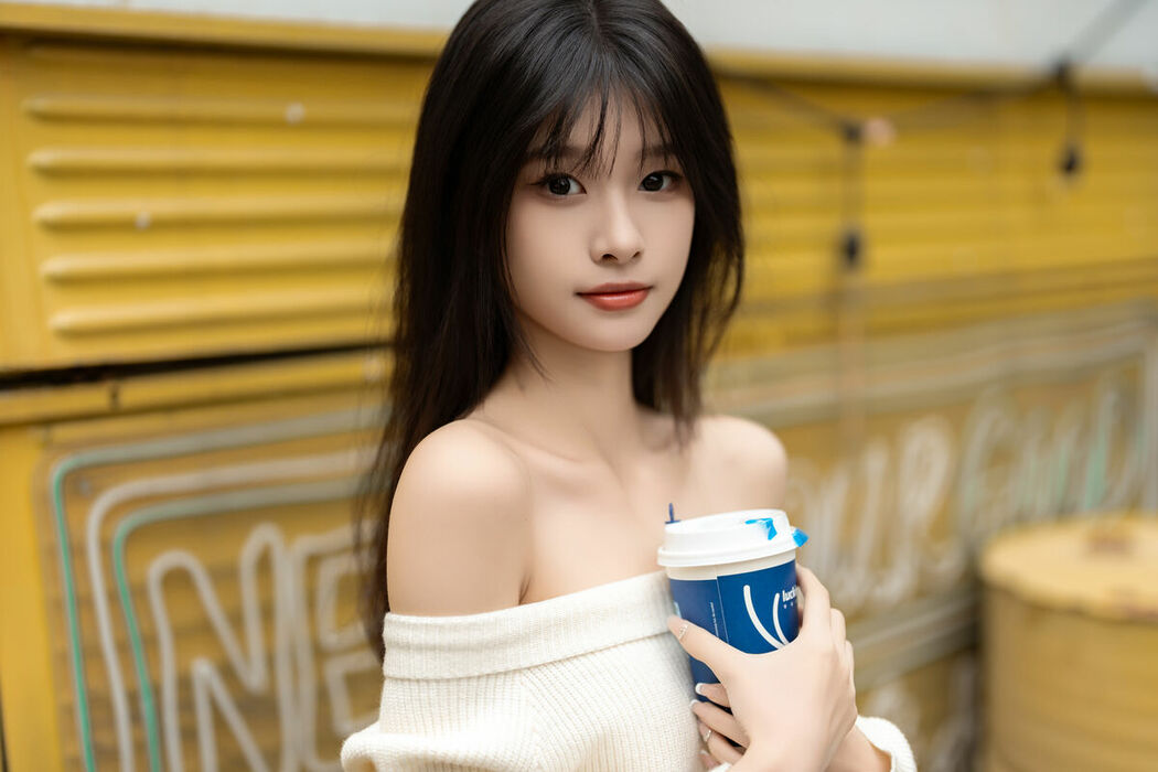 YiTuYu艺图语 Vol.8999 Xiao Le Ge Fei Xiang (33P)