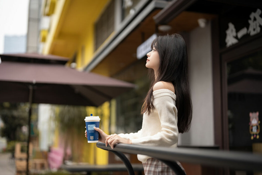 YiTuYu艺图语 Vol.8999 Xiao Le Ge Fei Xiang (33P)