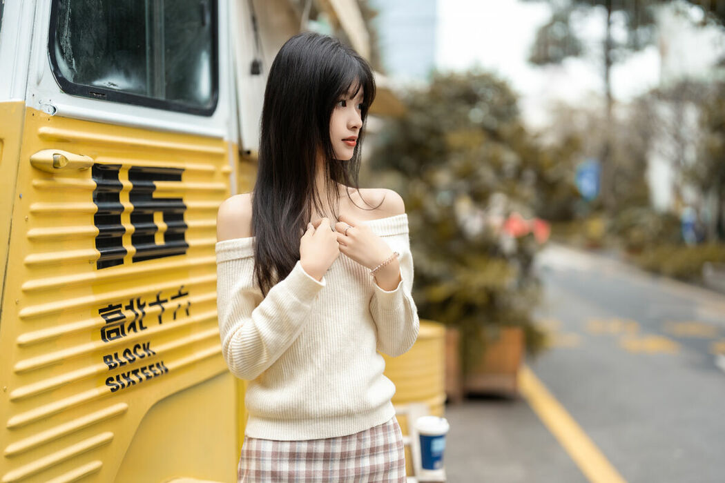 YiTuYu艺图语 Vol.8999 Xiao Le Ge Fei Xiang (33P)