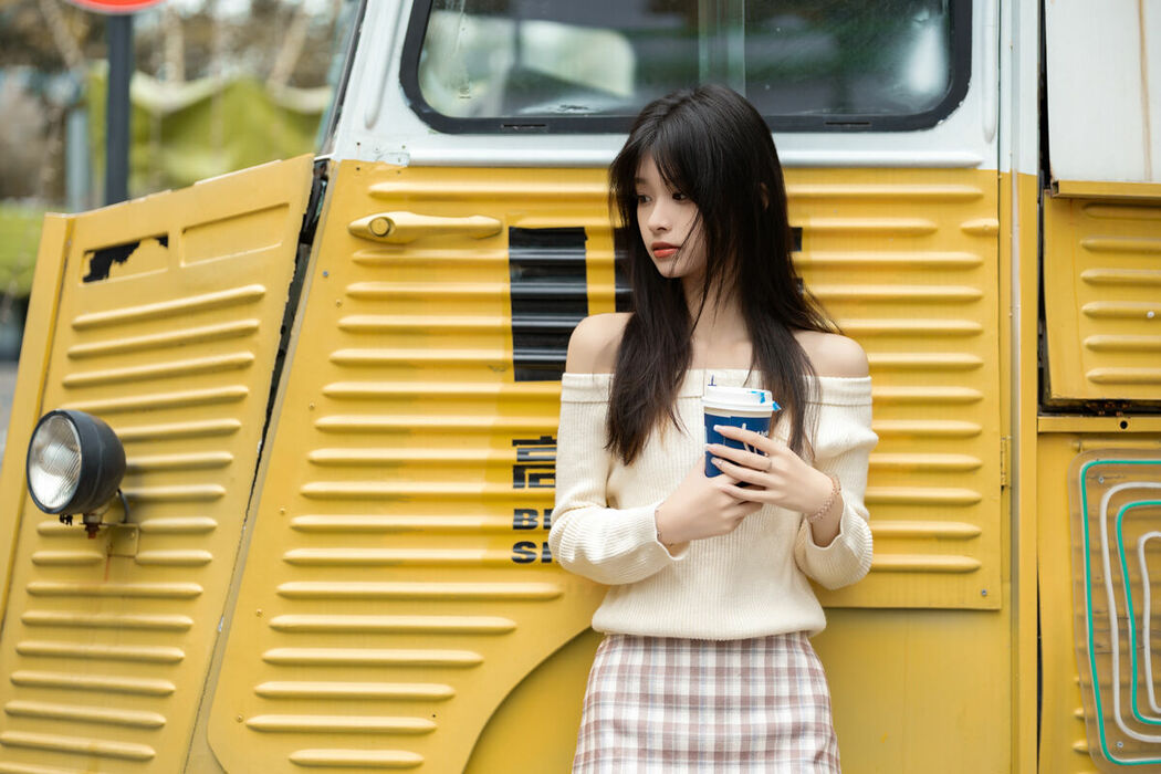 YiTuYu艺图语 Vol.8999 Xiao Le Ge Fei Xiang (33P)