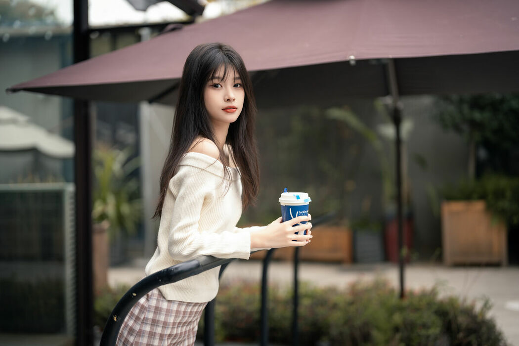 YiTuYu艺图语 Vol.8999 Xiao Le Ge Fei Xiang (33P)