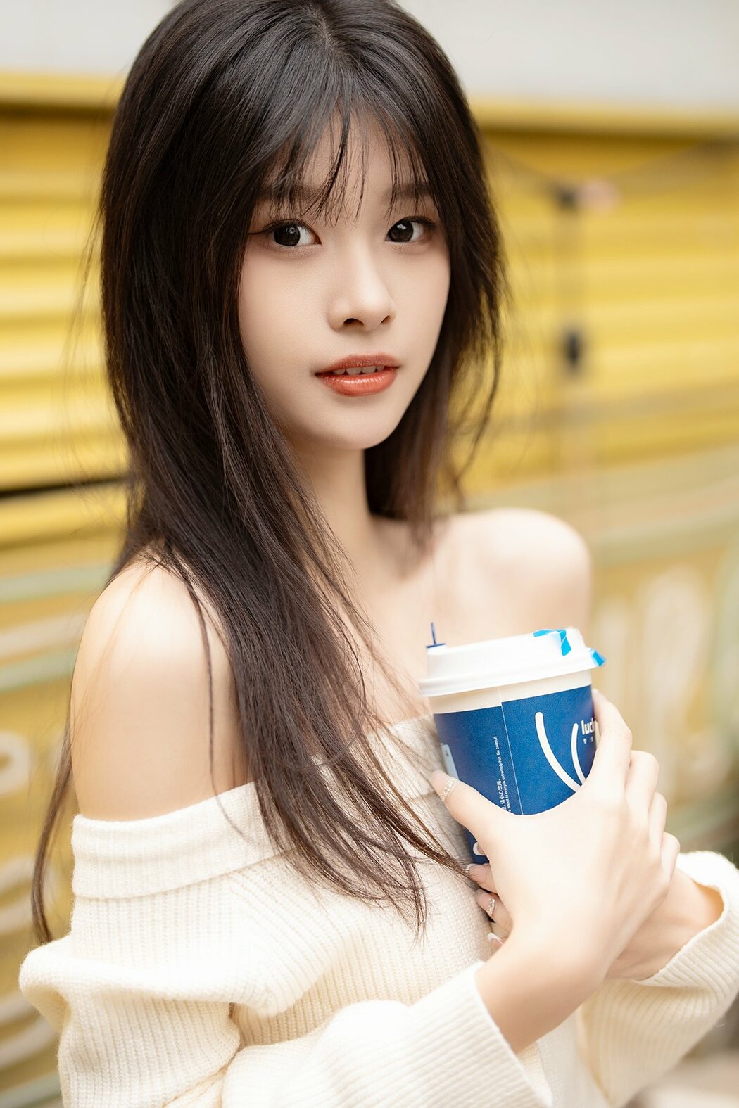 YiTuYu艺图语 Vol.8999 Xiao Le Ge Fei Xiang (33P) Cover Photo