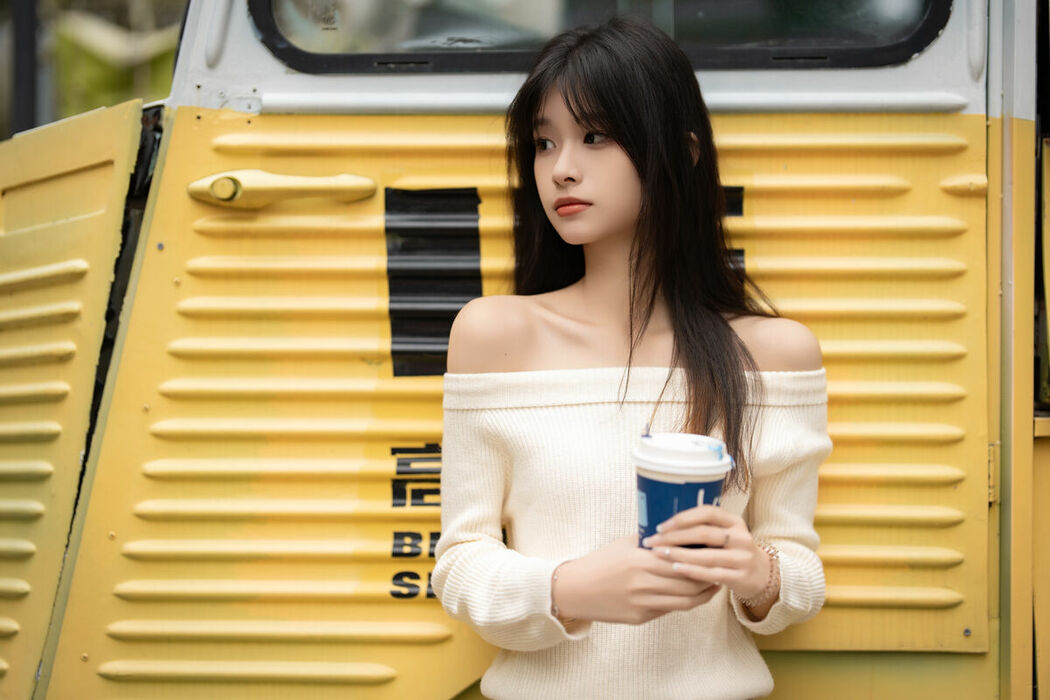 YiTuYu艺图语 Vol.8999 Xiao Le Ge Fei Xiang (33P)