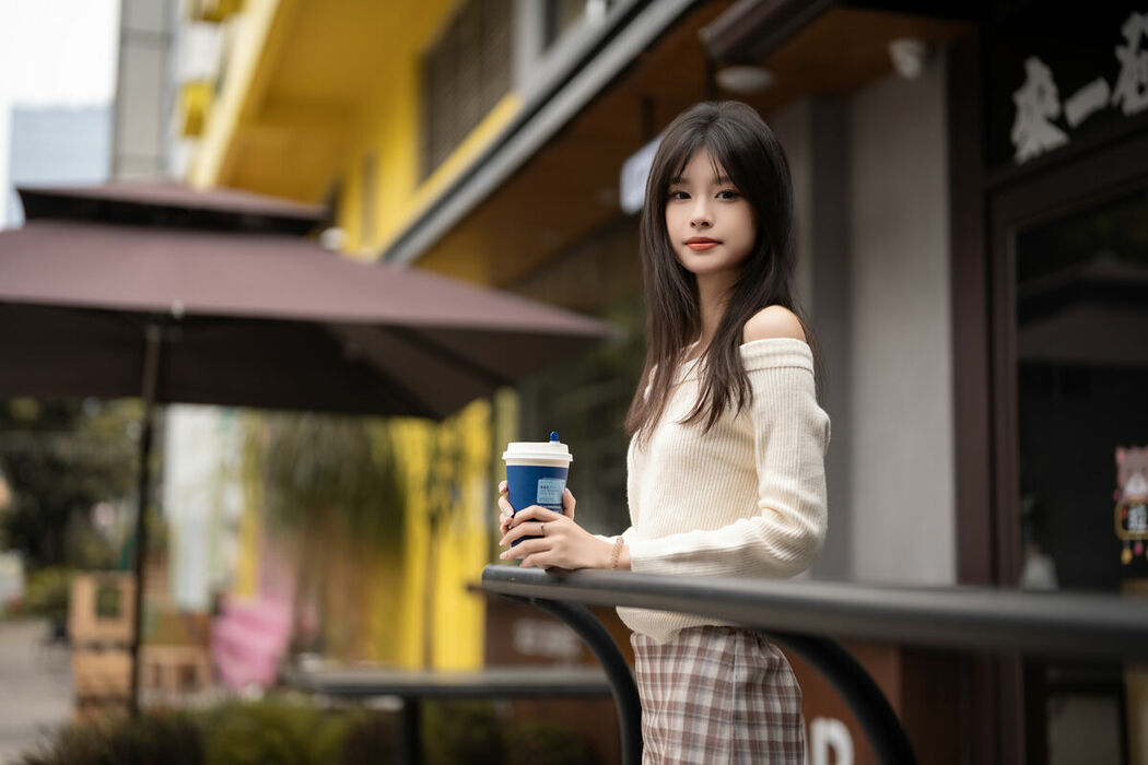 YiTuYu艺图语 Vol.8999 Xiao Le Ge Fei Xiang (33P)