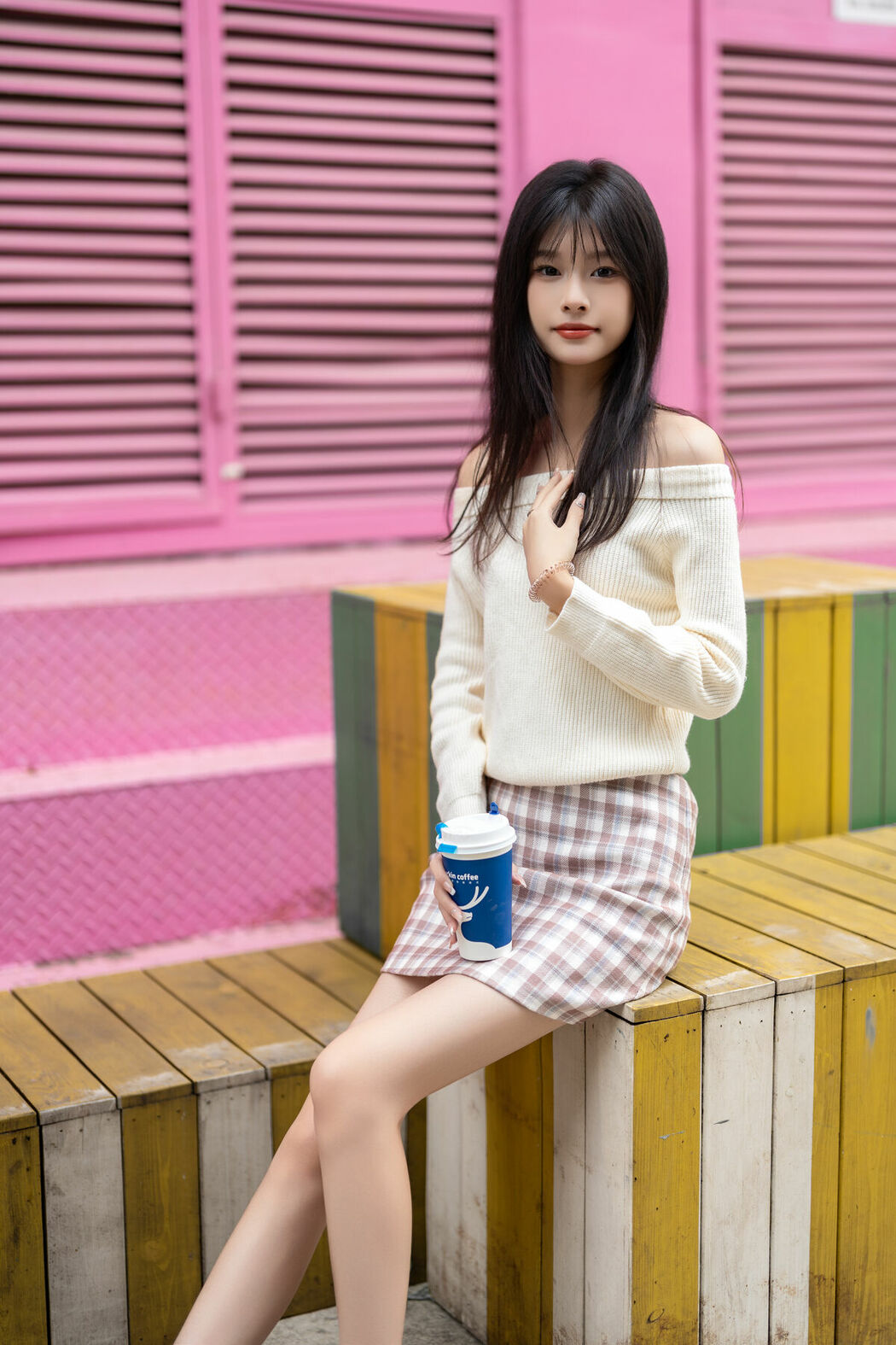 YiTuYu艺图语 Vol.8999 Xiao Le Ge Fei Xiang (33P)