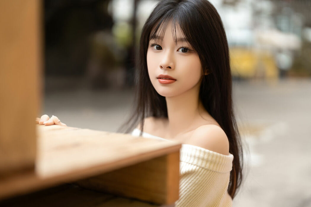 YiTuYu艺图语 Vol.8999 Xiao Le Ge Fei Xiang (33P)