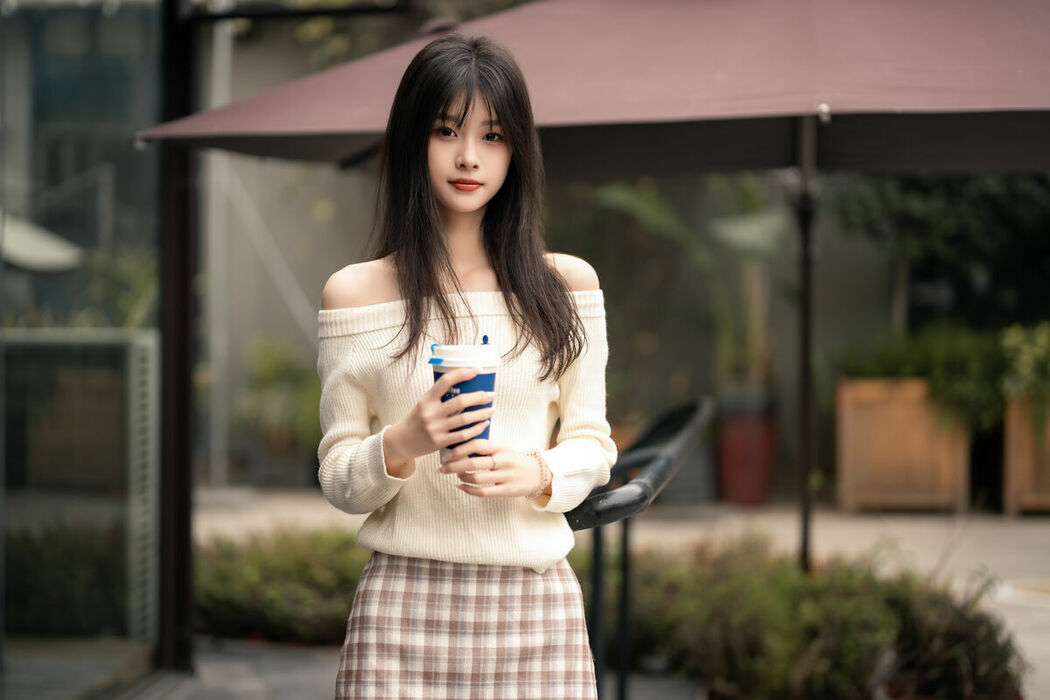 YiTuYu艺图语 Vol.8999 Xiao Le Ge Fei Xiang (33P)