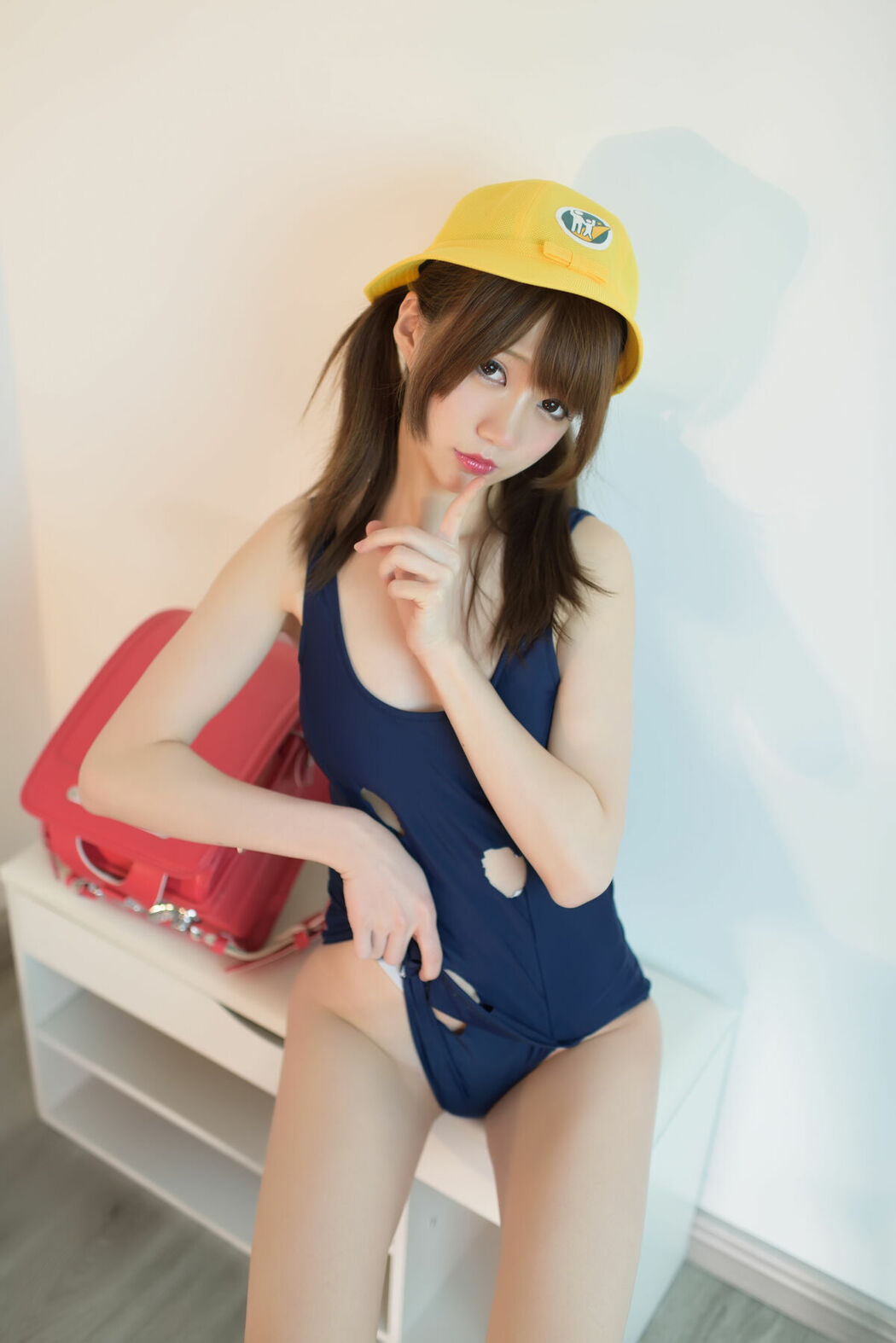 Coser@NAGISA魔物喵 – 便所秘密 Part01 (69P)