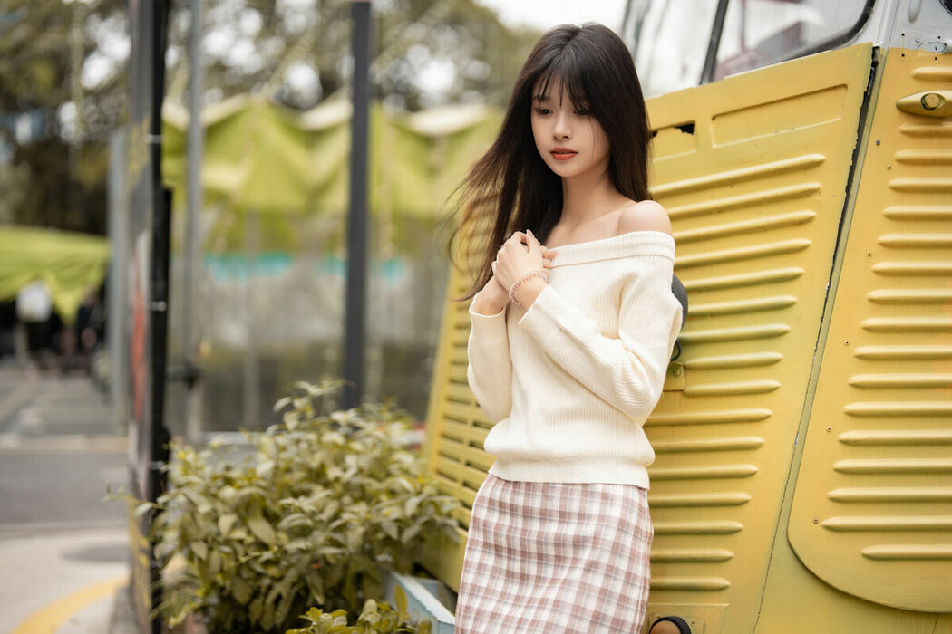 YiTuYu艺图语 Vol.8999 Xiao Le Ge Fei Xiang (33P)