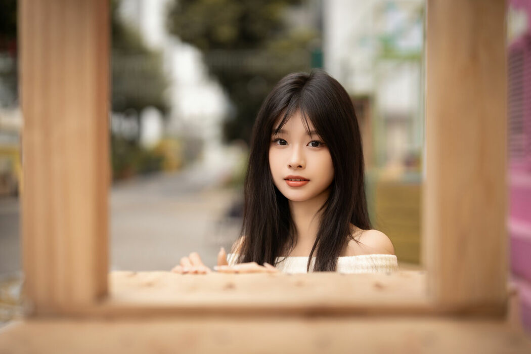 YiTuYu艺图语 Vol.8999 Xiao Le Ge Fei Xiang (33P)