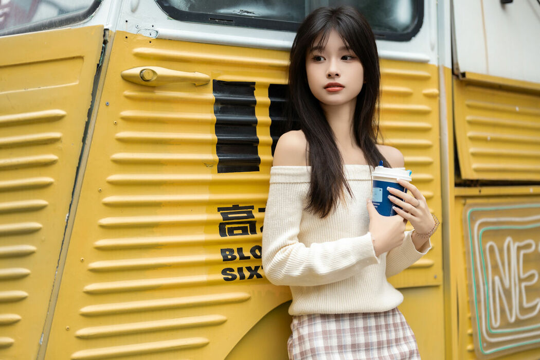 YiTuYu艺图语 Vol.8999 Xiao Le Ge Fei Xiang (33P)