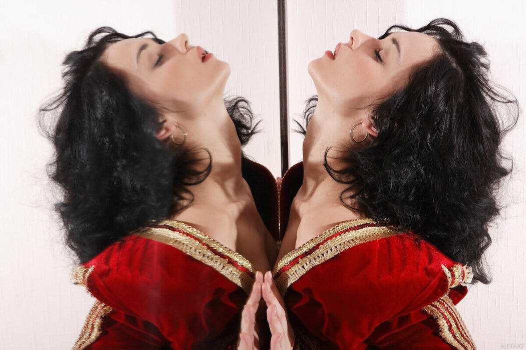 MetArt Jenya – Miroir Part02 (60P)