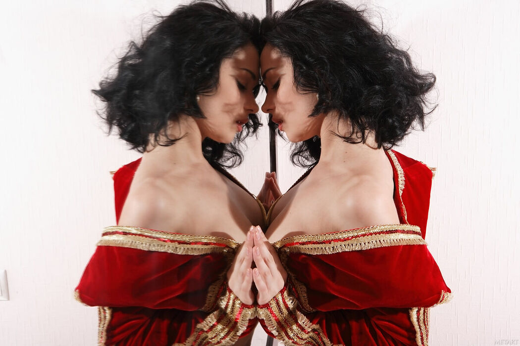 MetArt Jenya – Miroir Part02 (60P)