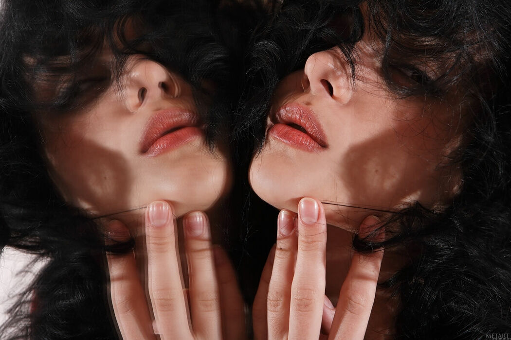 MetArt Jenya – Miroir Part02 (60P)