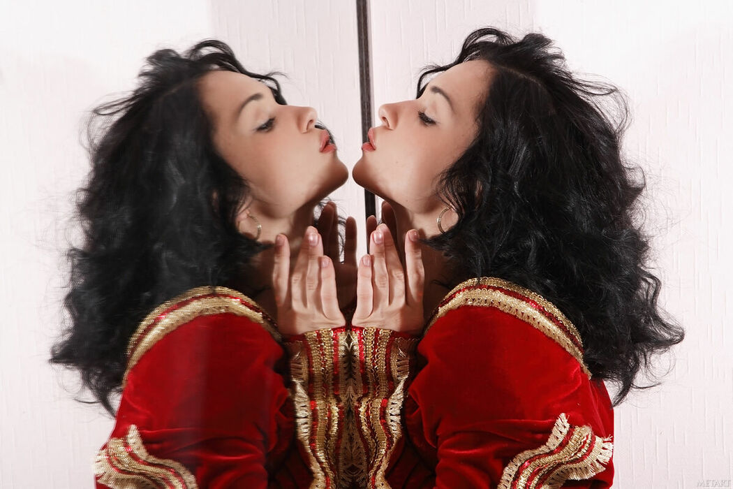 MetArt Jenya – Miroir Part02 (60P)