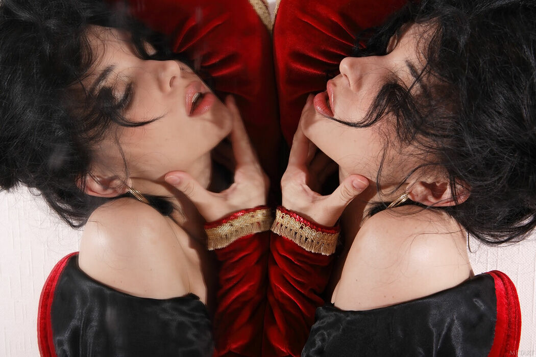 MetArt Jenya – Miroir Part03 (60P)