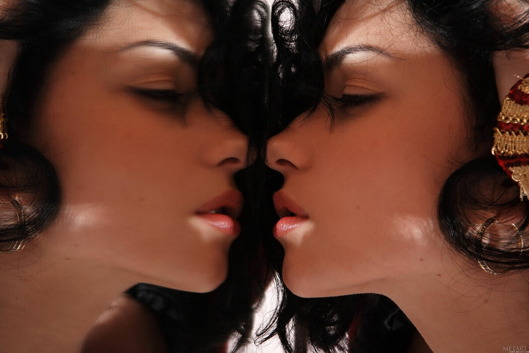 MetArt Jenya – Miroir Part02 (60P)